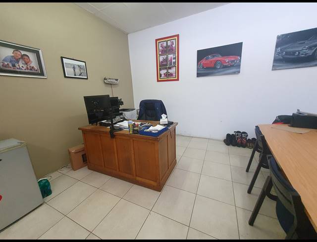 1,750M² WAREHOUSE FOR SALE IN NEW CENTRE